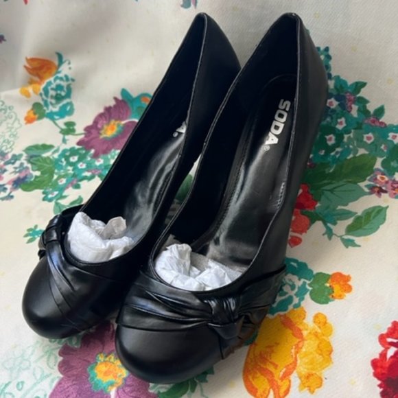 Soda Shoes - Soda Round Toe Pumps Black NWOT size 8 1/2